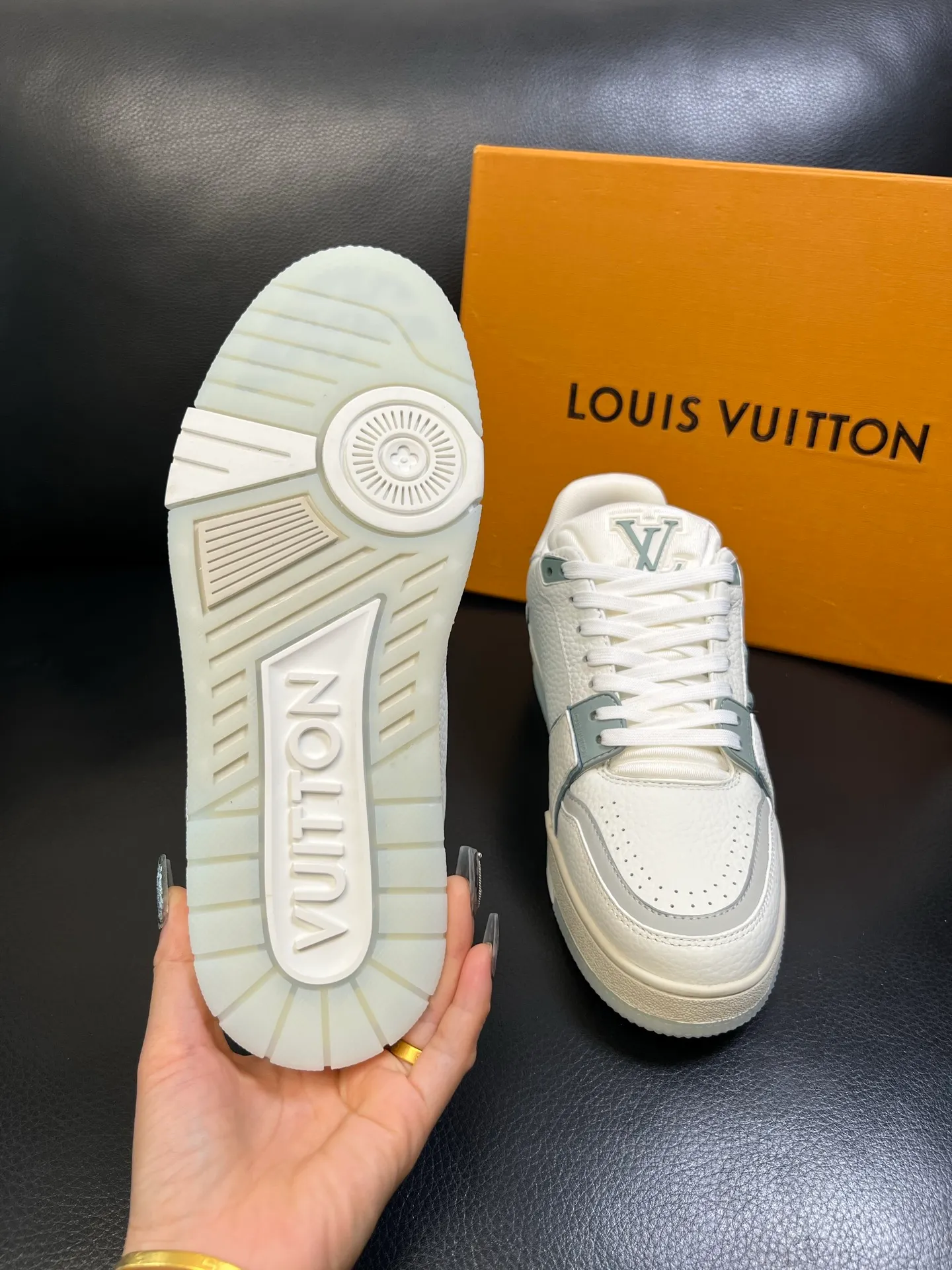 Men's shoes 💰900 Lv top purchasing agent Louis Vuitton, sports sneakers counter synchronization, uppers imported from Italy, high-quality splicing colorful complex crafts, imported mesh pads are soft and comfortable, soles: original soles specially provided by the original factory, T men's shoes 💰U exclusive movable molded soles super comfortable, original factory and single goods, high quality, welcome to compare, code number 39-44 (customized 38 45)